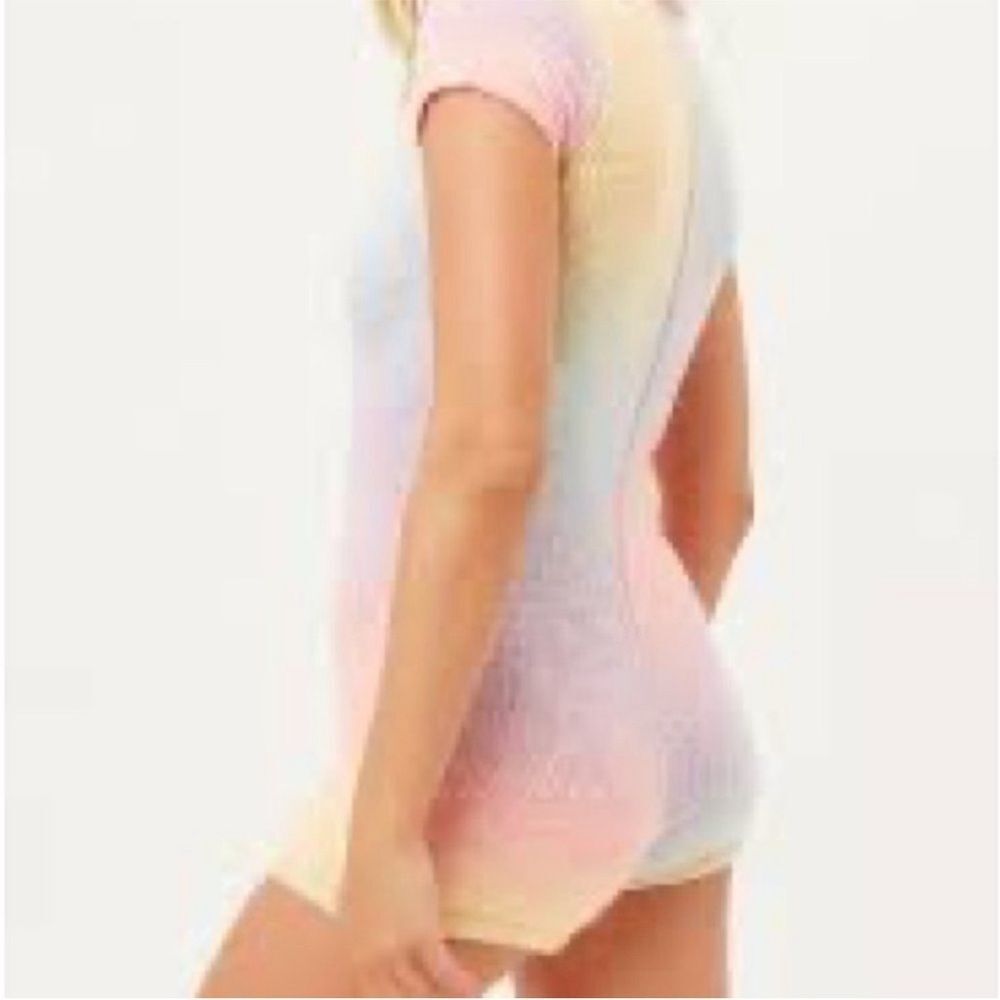 Frankies Bikinis NEW “Rose”knitted short sleeved shorts romper, size small. - Picture 12 of 14